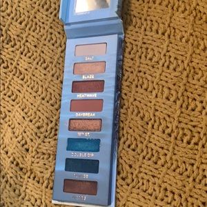URBAN DECAY “beached eyeshadow palette